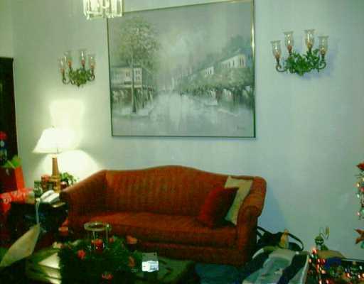 531 Oregon Avenue Rochester, PA 15074 - Photo 3 of 8 Living Room.