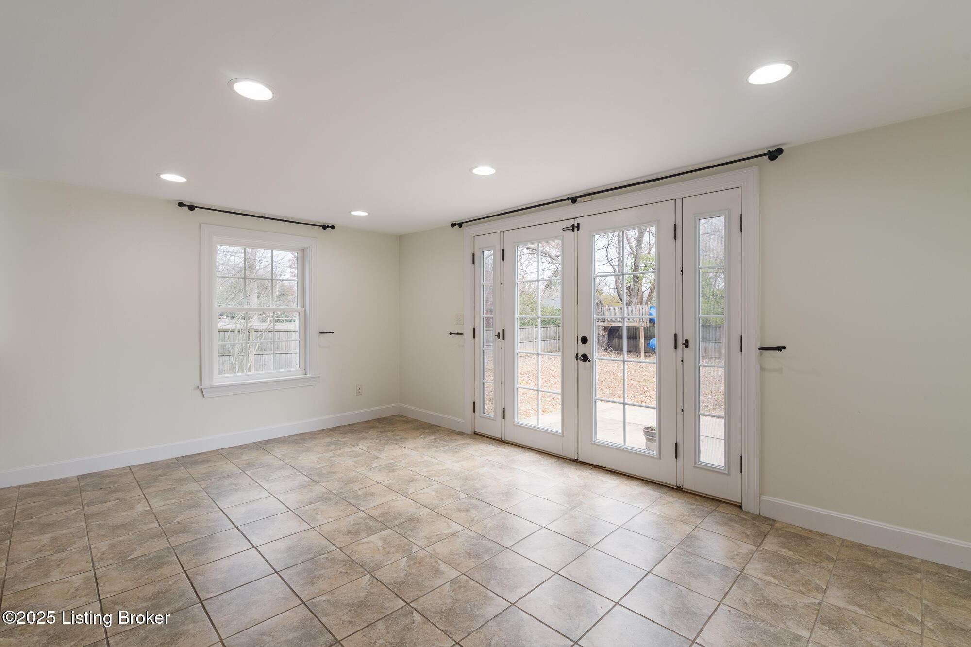 203 South Hampton Road Louisville, KY 40222 - Photo 21 of 41 Sunroom