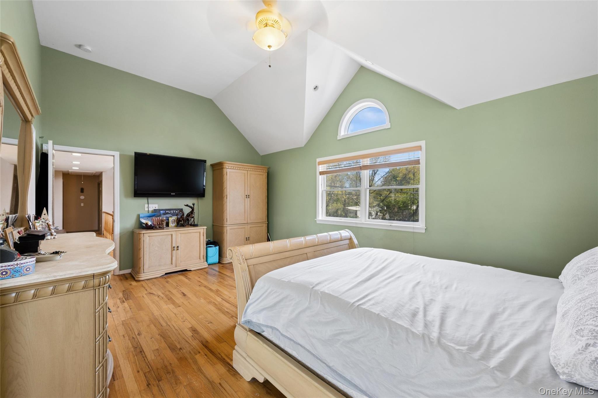 106 South Country Road Westhampton Beach, NY 11978 - Photo 21 of 34