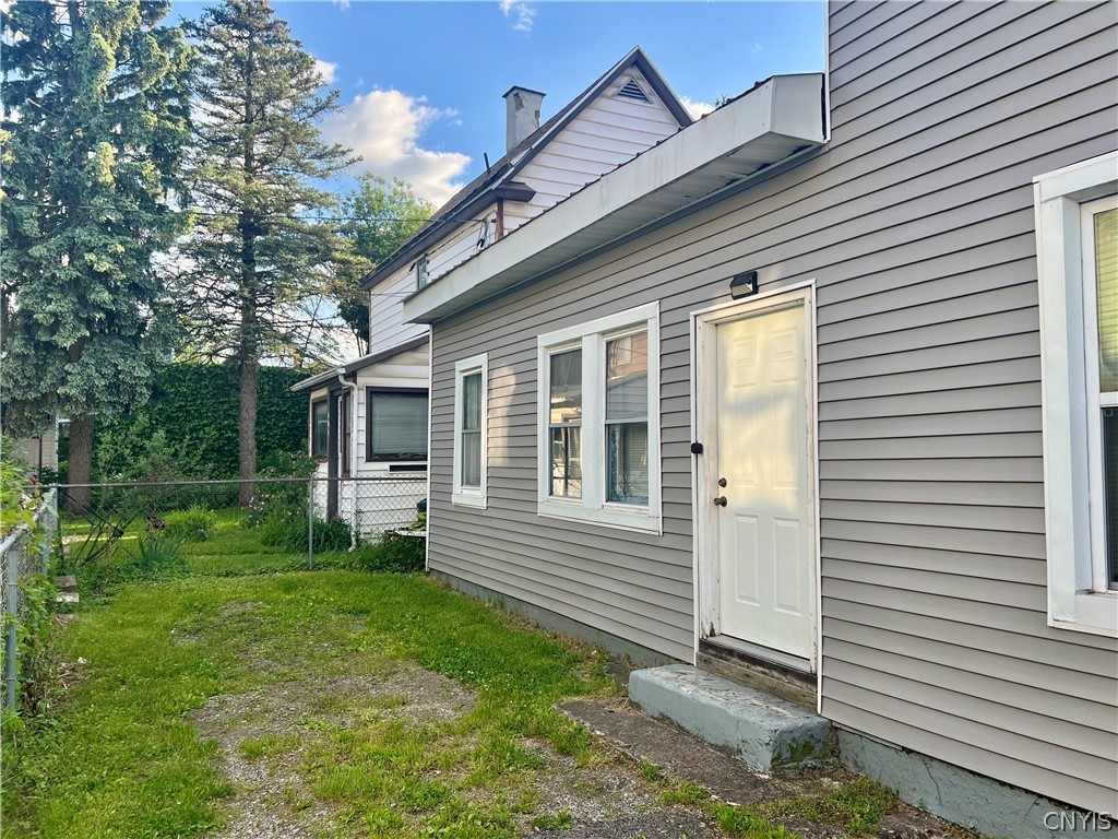 707 Spring Street Utica, NY 13502 - Photo 3 of 28