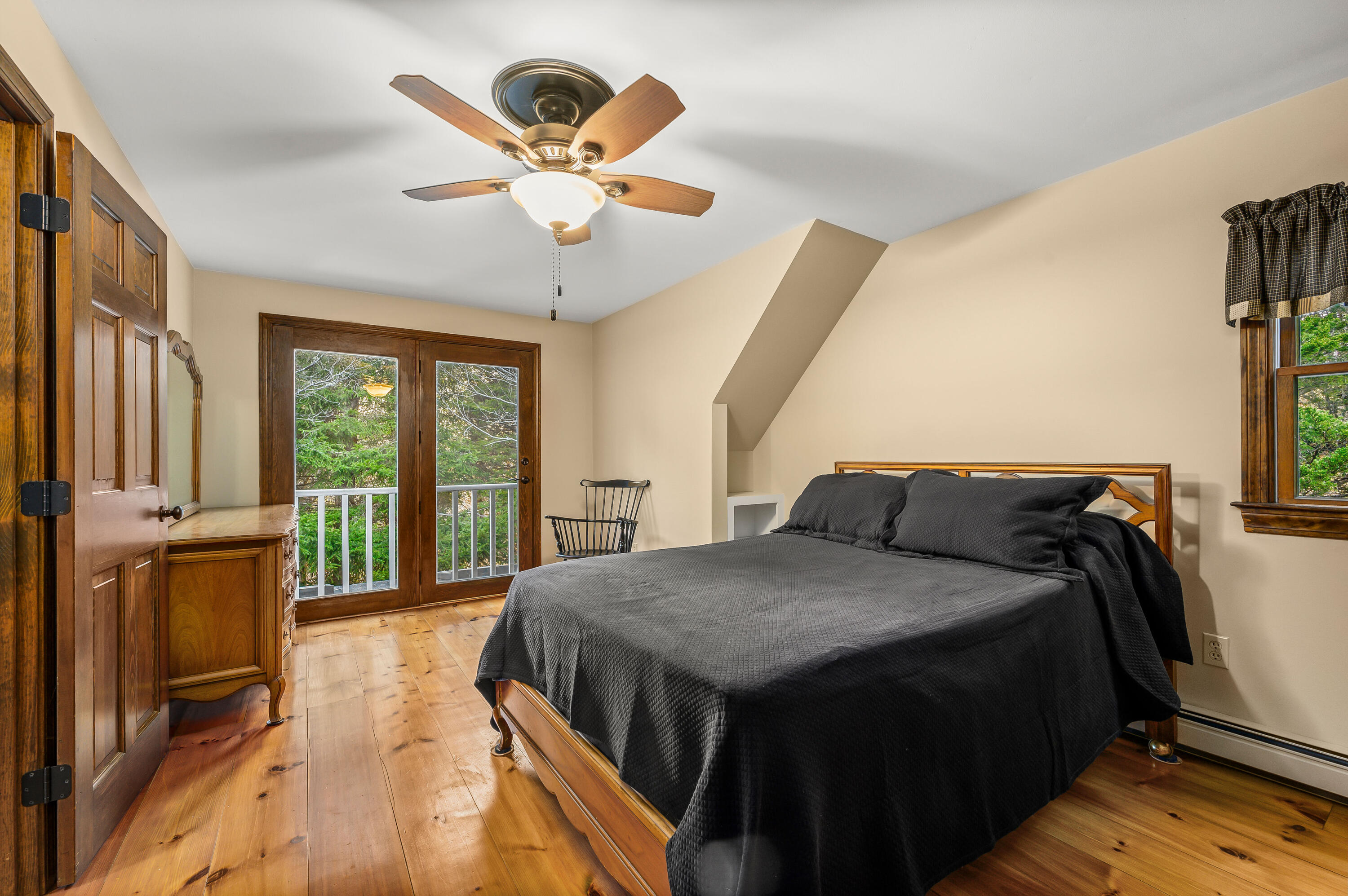 24 Blueberry Island Road Orleans, MA 02653 - Photo 21 of 39 a bed sitting in a bedroom next to a window