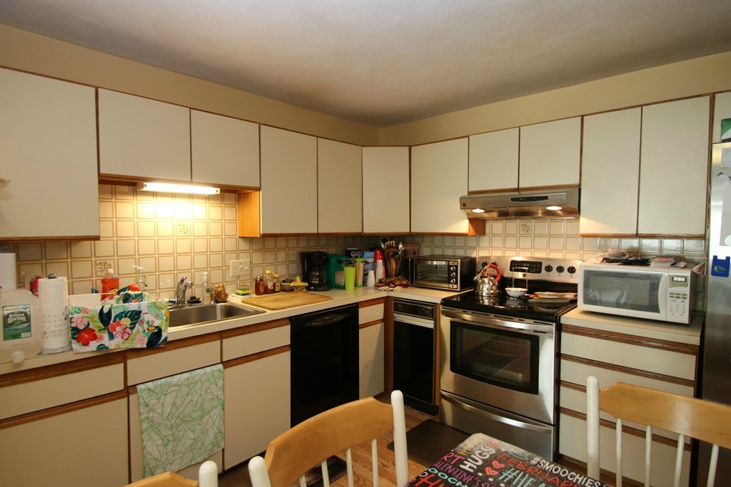 9 Thomas Street, Unit C7 Saugus, MA 01906 - Photo 3 of 17