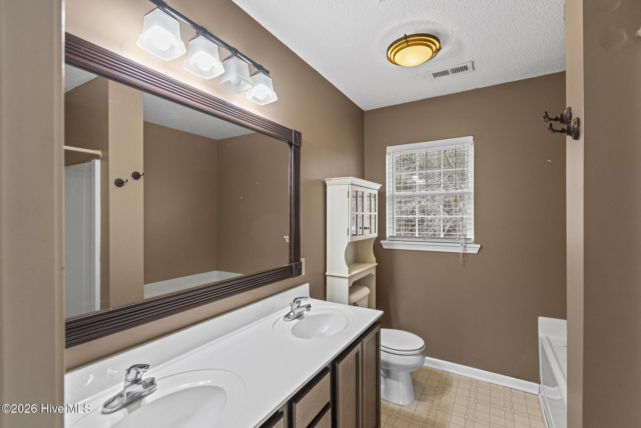 105 Grismill Road Jacksonville, NC 28540 - Photo 19 of 31 Ensuite bath