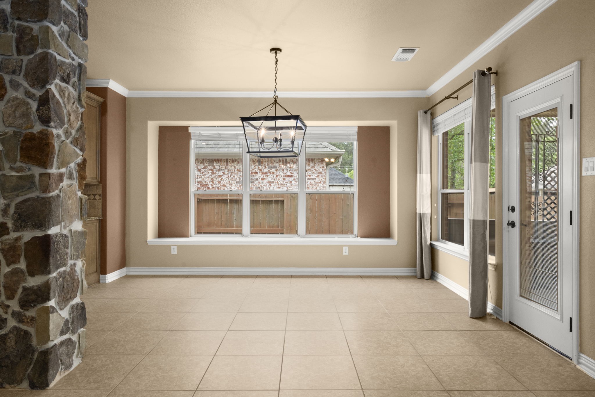 110 David Forest Lane Conroe, TX 77384 - Photo 19 of 35 a view of livingroom with window