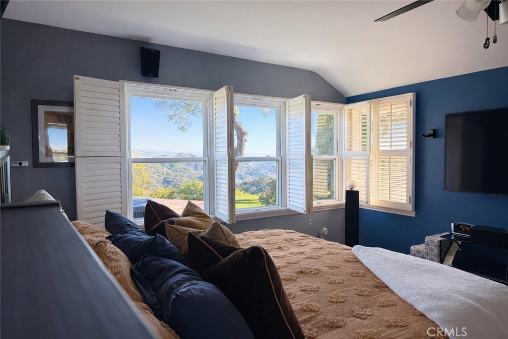 2612 Roscomare Road Los Angeles, CA 90077 - Photo 6 of 21 Main Bedroom