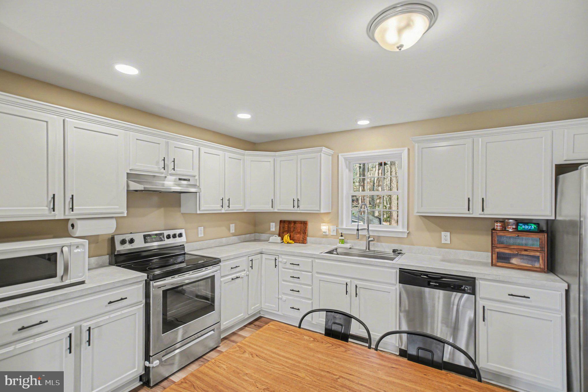 261 Azure Drive Colonial Beach, VA 22443 - Photo 11 of 44 Lots of counterspace!