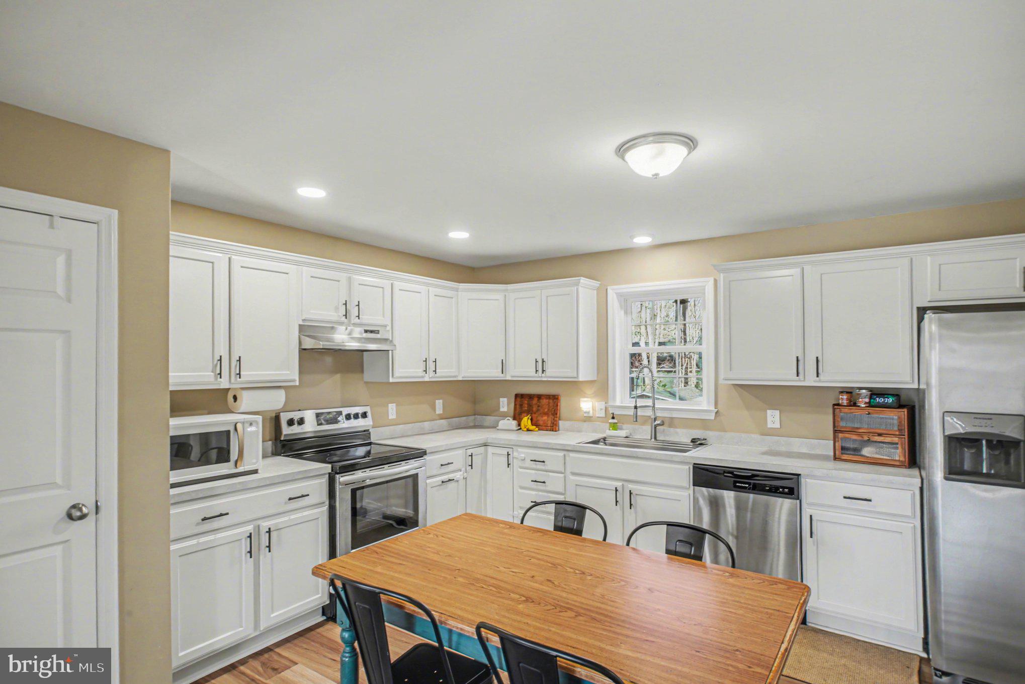 261 Azure Drive Colonial Beach, VA 22443 - Photo 14 of 44 Eat in Kitchen