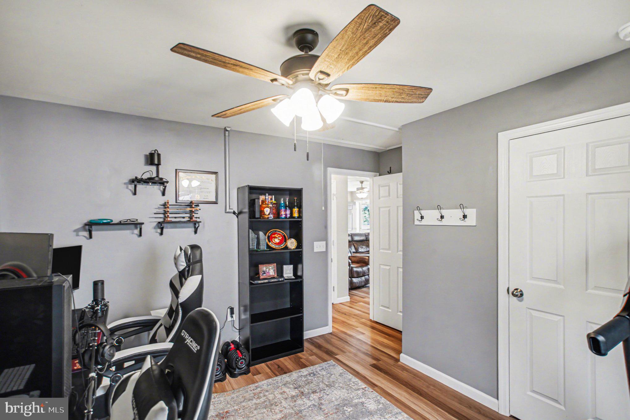 261 Azure Drive Colonial Beach, VA 22443 - Photo 22 of 44 Bedroom 3- nice bedroom or office