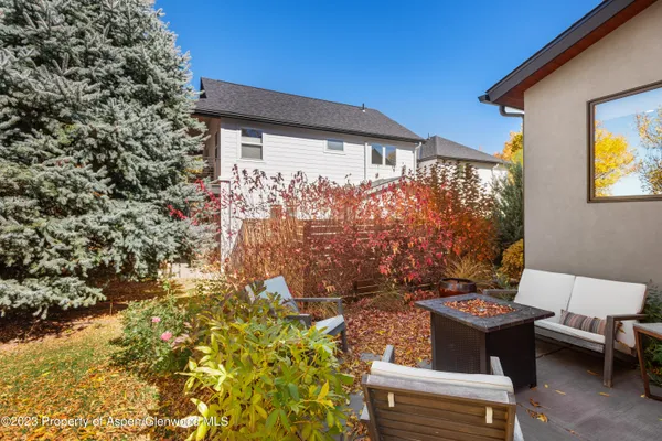 a building outdoor space with patio furniture