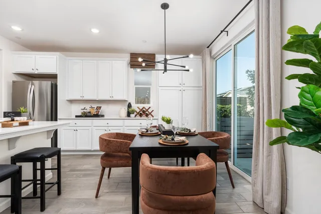 $399,990 | 6596 East Cresthaven Drive, Fresno, CA 93727