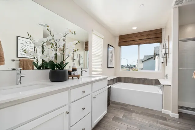 $399,990 | 6596 East Cresthaven Drive, Fresno, CA 93727