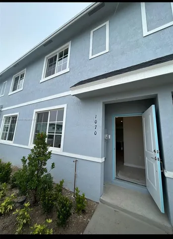$2,400 | 1070 Northwest 6th Terrace, Unit 1070, Homestead, FL 33034