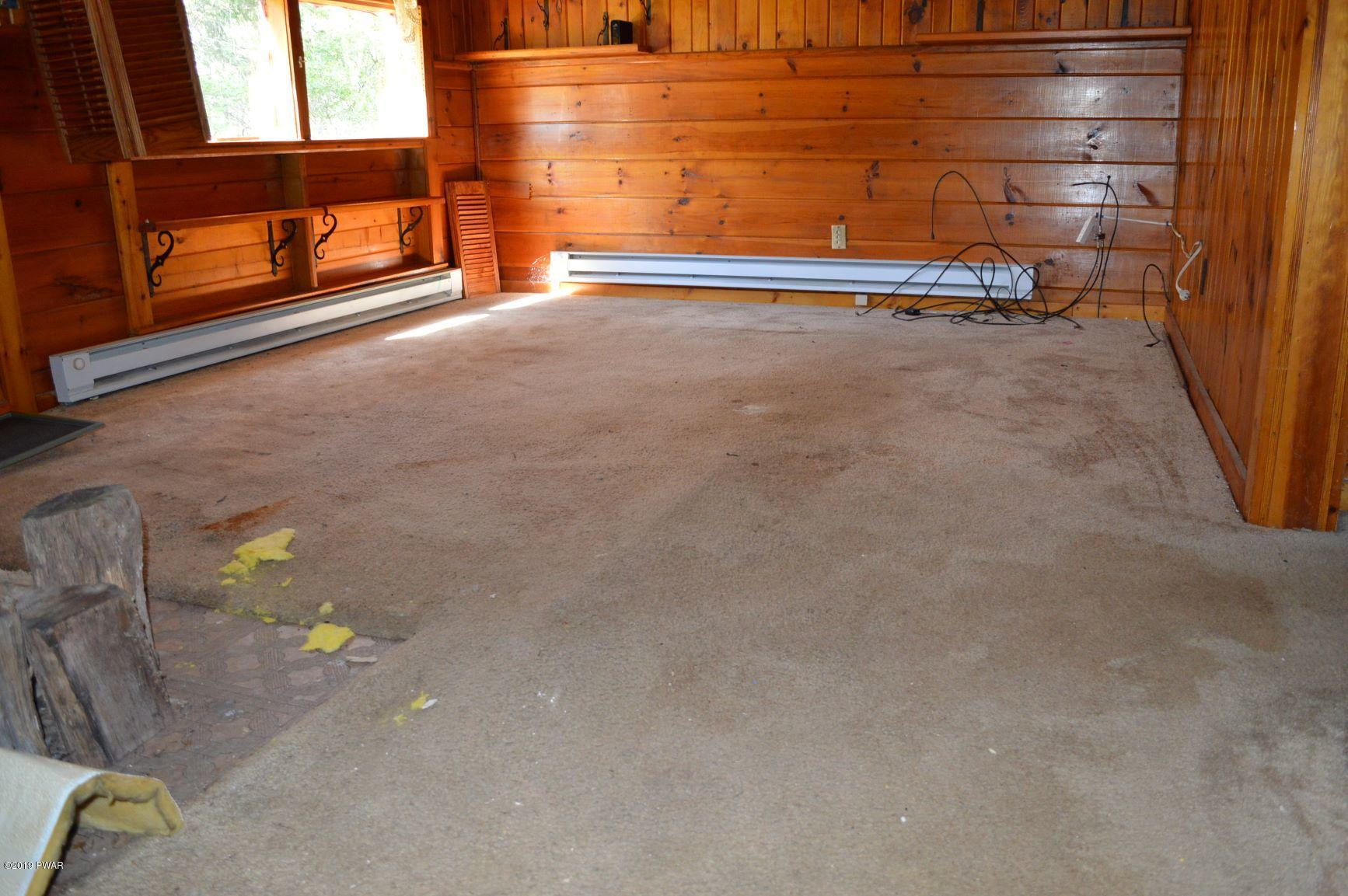 108 East Balsam Road Greentown, PA 18426 - Photo 3 of 19