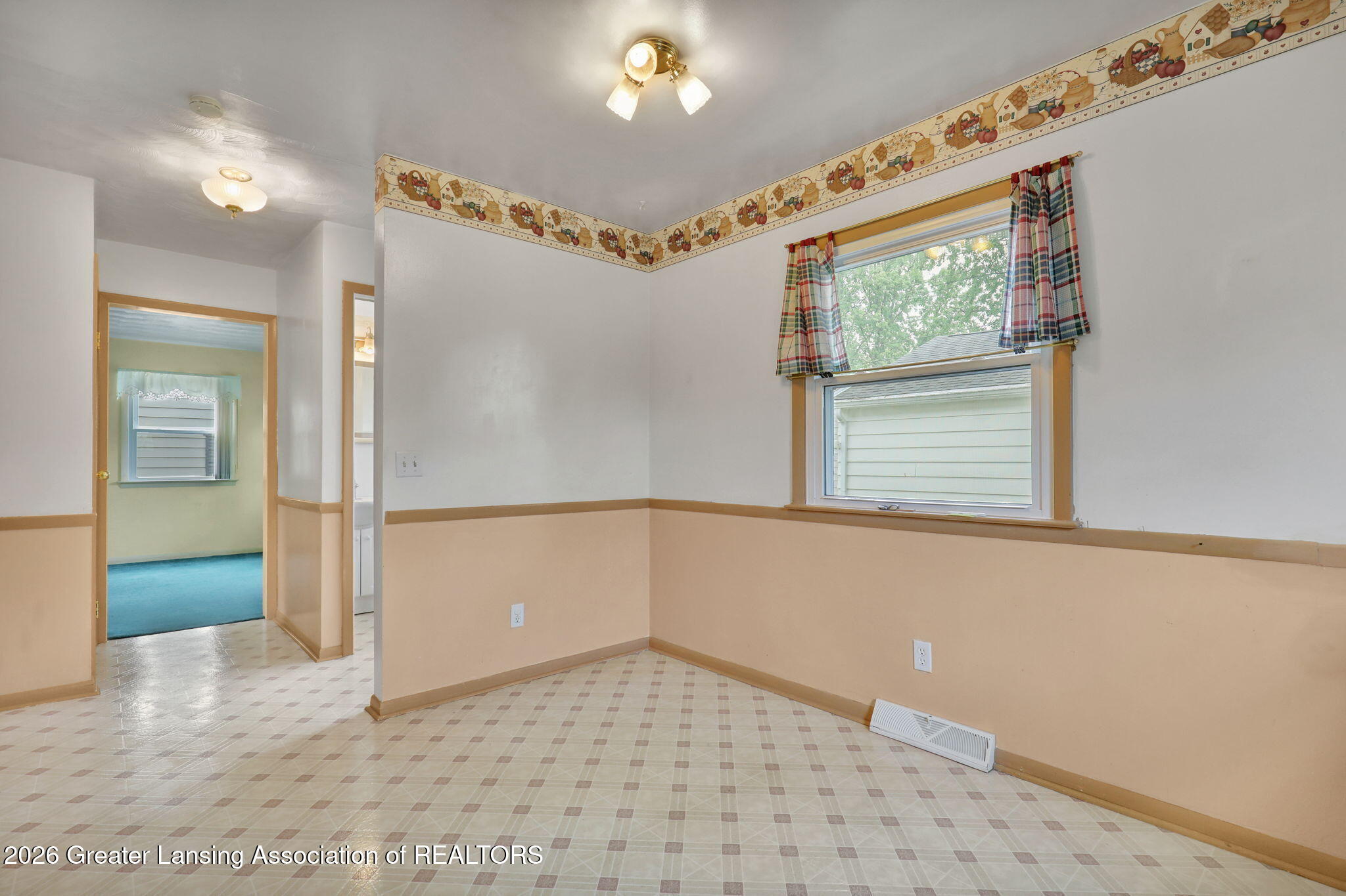 2525 Bedford Road Lansing, MI 48911 - Photo 8 of 31