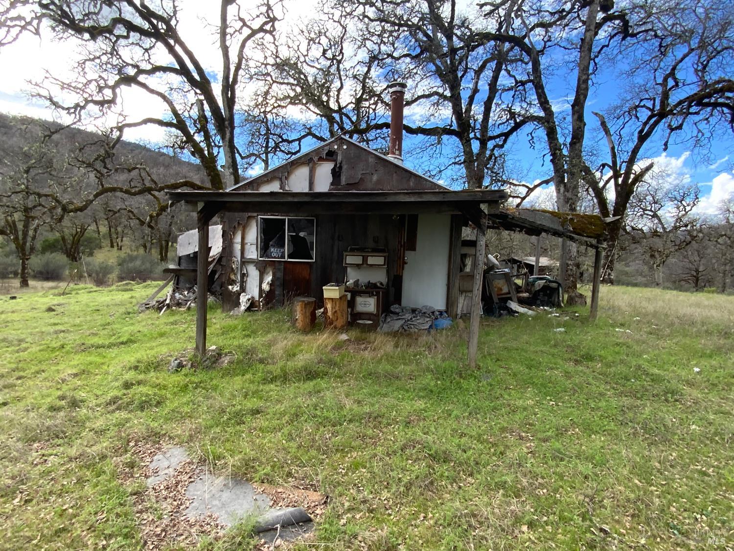 78500 Mexico Ridge Road Covelo, CA 95428 - Photo 14 of 17 a view of a chairs and a table in the back yard
