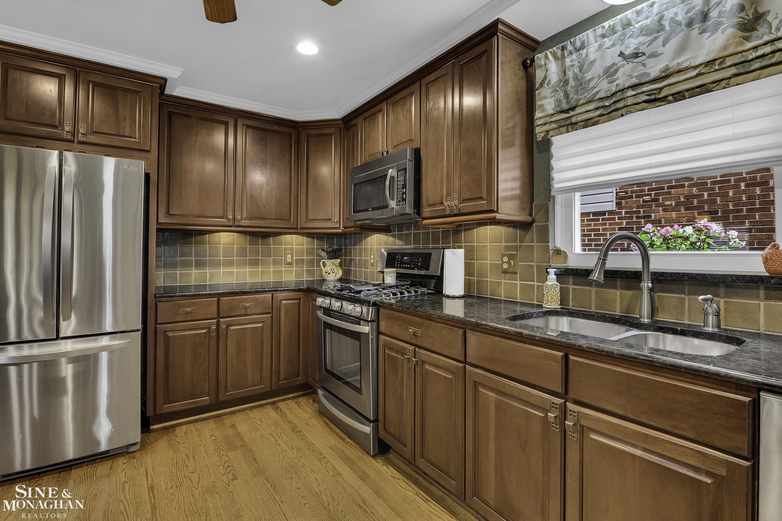 1956 Severn Road Grosse Pointe Woods, MI 48236 - Photo 13 of 40
