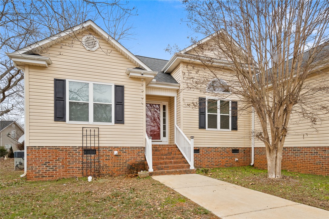 112 Jester Court Williamston, SC 29697 - Photo 4 of 35