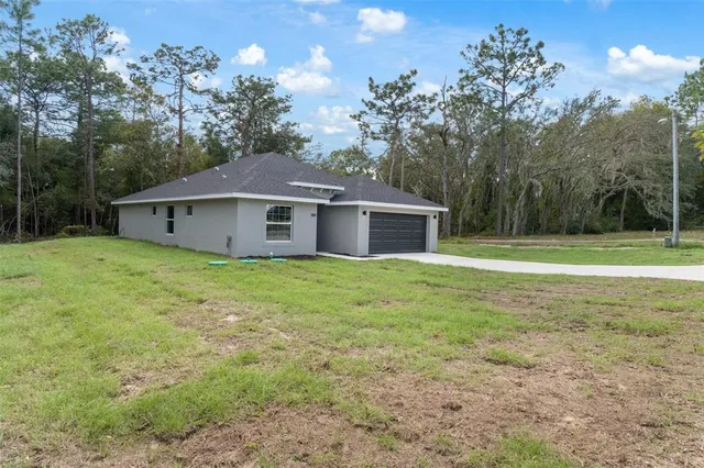a view of a yard with a tree