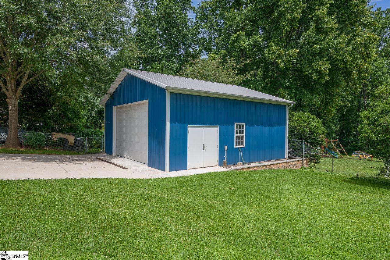 14 Rollingreen Road Greer, SC 29651 - Photo 5 of 34