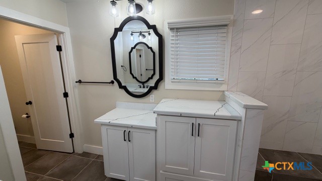 1806 North Harding Avenue Cameron, TX 76520 - Photo 17 of 25 Main Bathroom