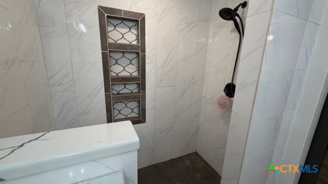 1806 North Harding Avenue Cameron, TX 76520 - Photo 18 of 25 Main Bathroom