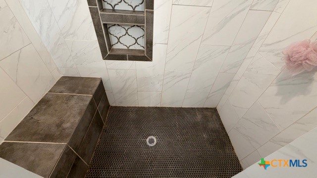 1806 North Harding Avenue Cameron, TX 76520 - Photo 19 of 25 Main Bathroom