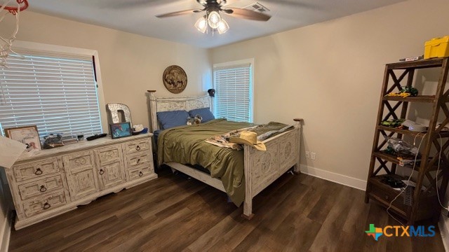 1806 North Harding Avenue Cameron, TX 76520 - Photo 20 of 25 Guest bedroom 1