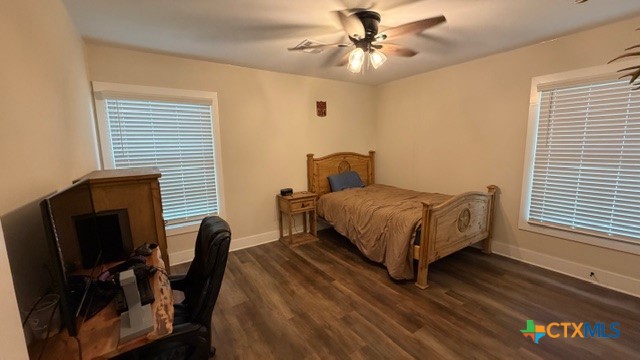 1806 North Harding Avenue Cameron, TX 76520 - Photo 21 of 25 Guest bedroom 2