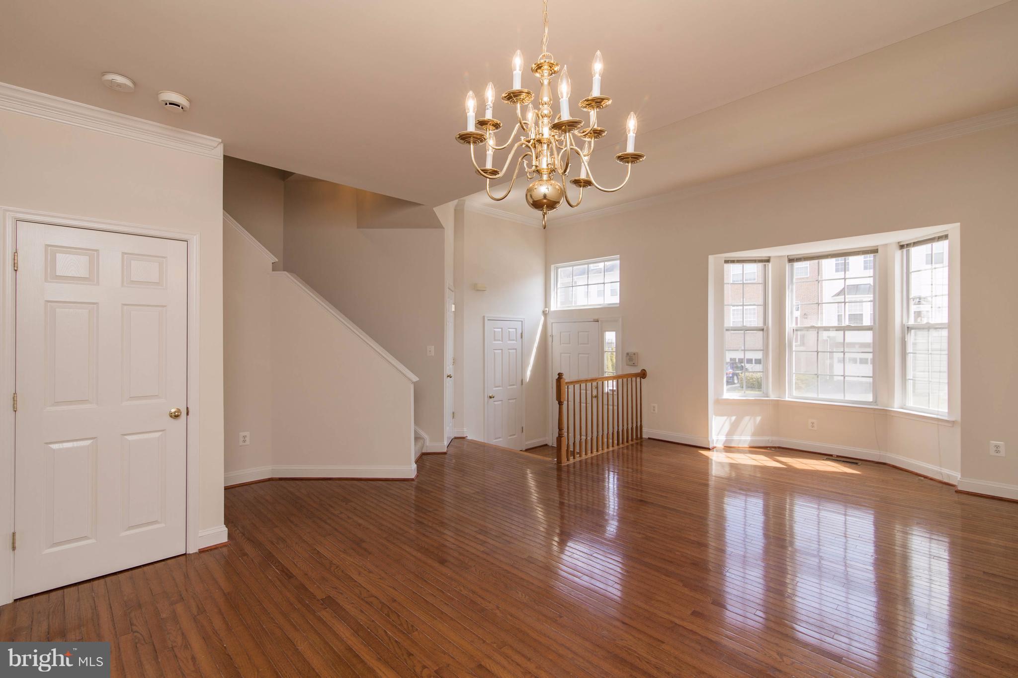 644 Springhouse Square Southeast Leesburg, VA 20175 - Photo 11 of 30 Living Room