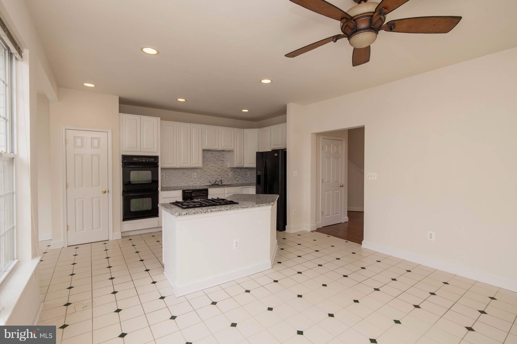 644 Springhouse Square Southeast Leesburg, VA 20175 - Photo 14 of 30 Kitchen