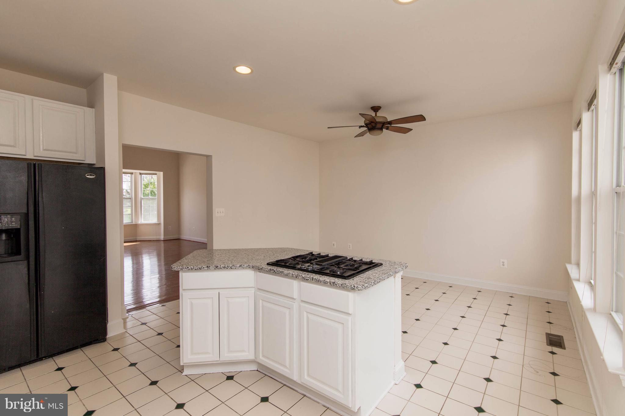 644 Springhouse Square Southeast Leesburg, VA 20175 - Photo 15 of 30 Kitchen