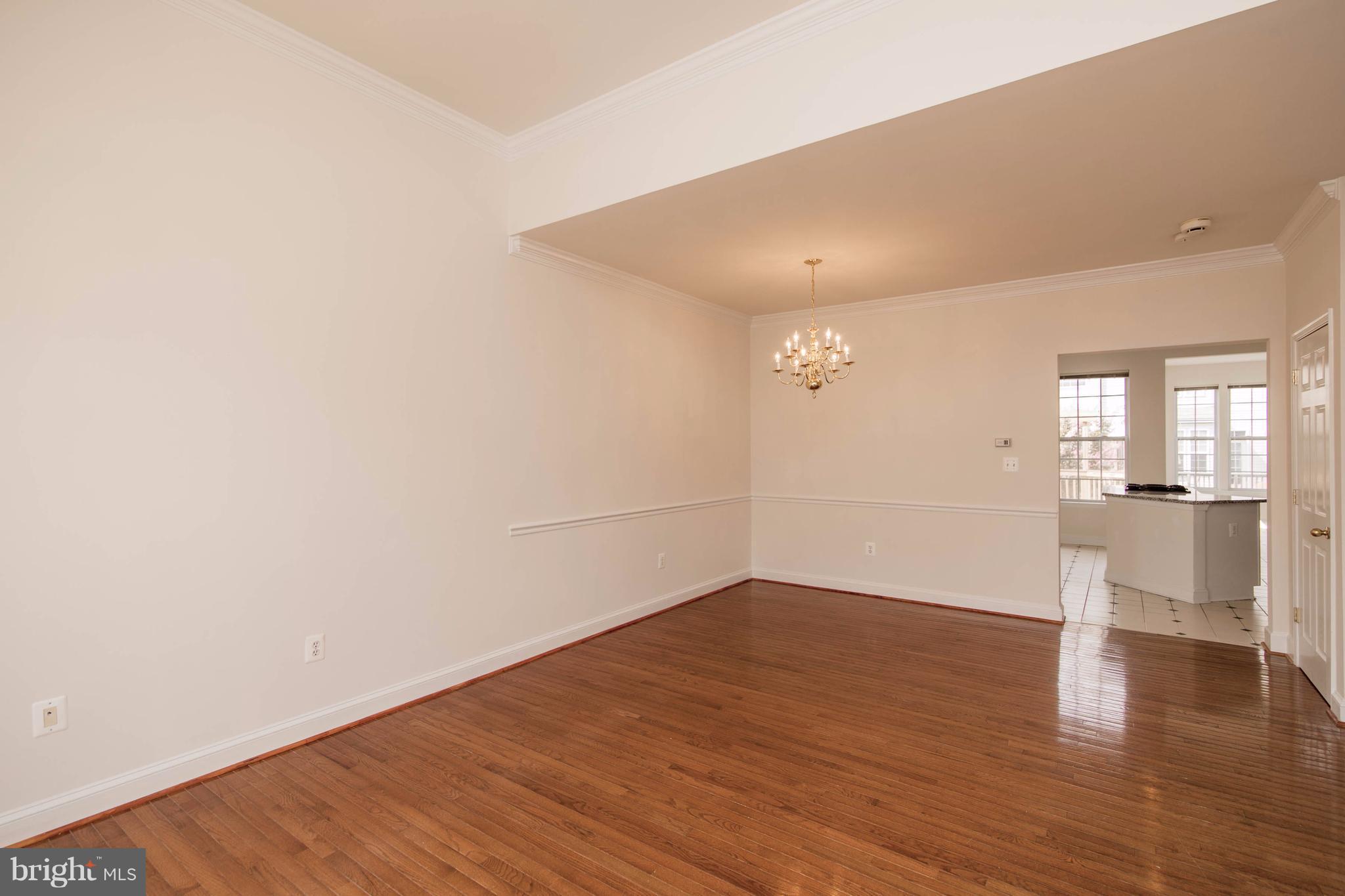 644 Springhouse Square Southeast Leesburg, VA 20175 - Photo 9 of 30 Living Room