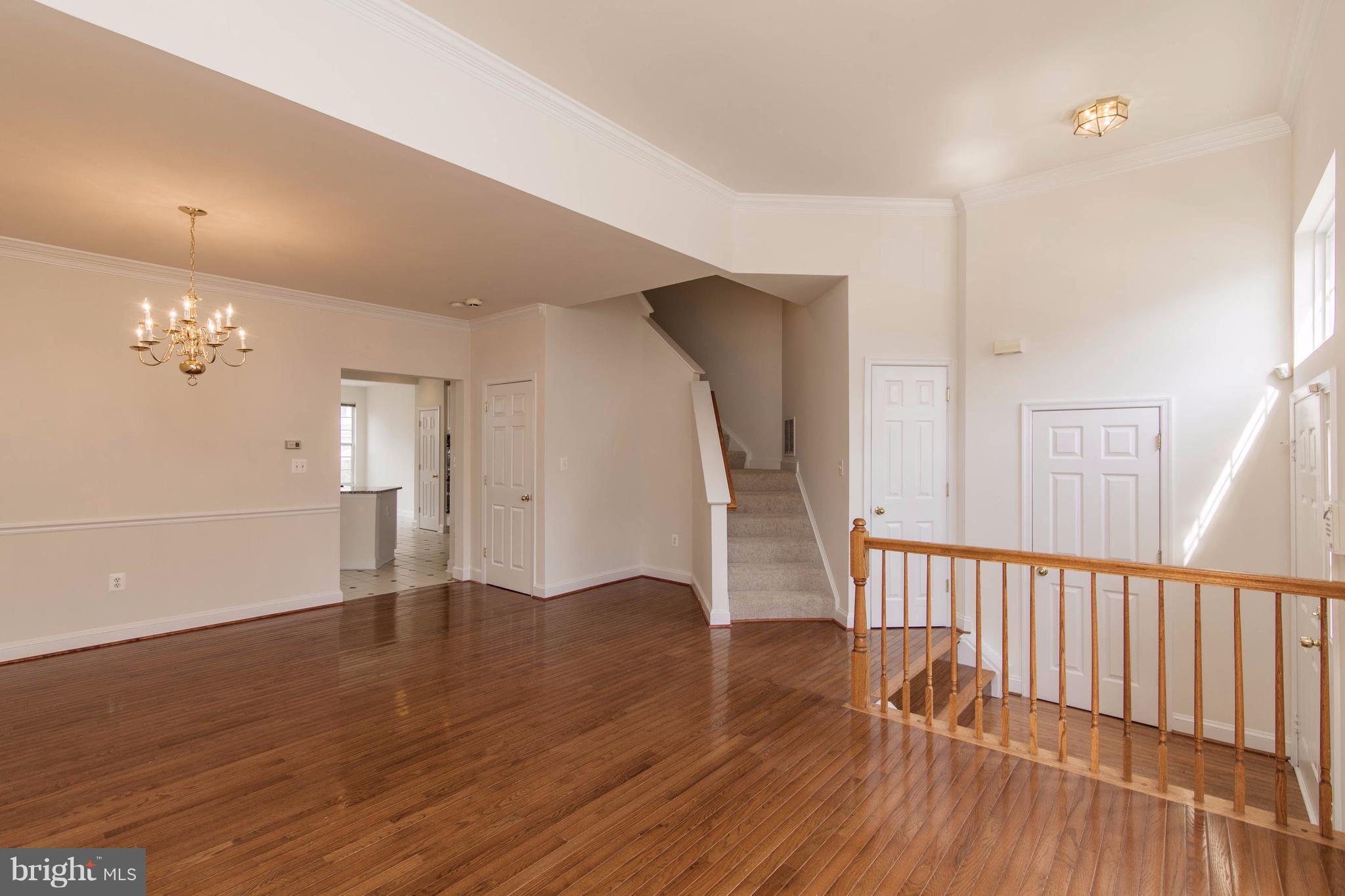 644 Springhouse Square Southeast Leesburg, VA 20175 - Photo 10 of 30 Living Room