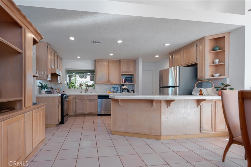 11357 Gramercy Place Riverside, CA 92505 - Photo 21 of 65 wide kitchen counter