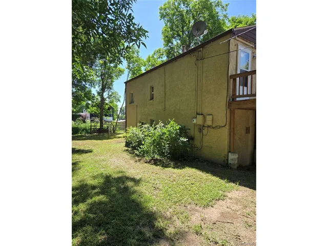 a view of a house with a large tree