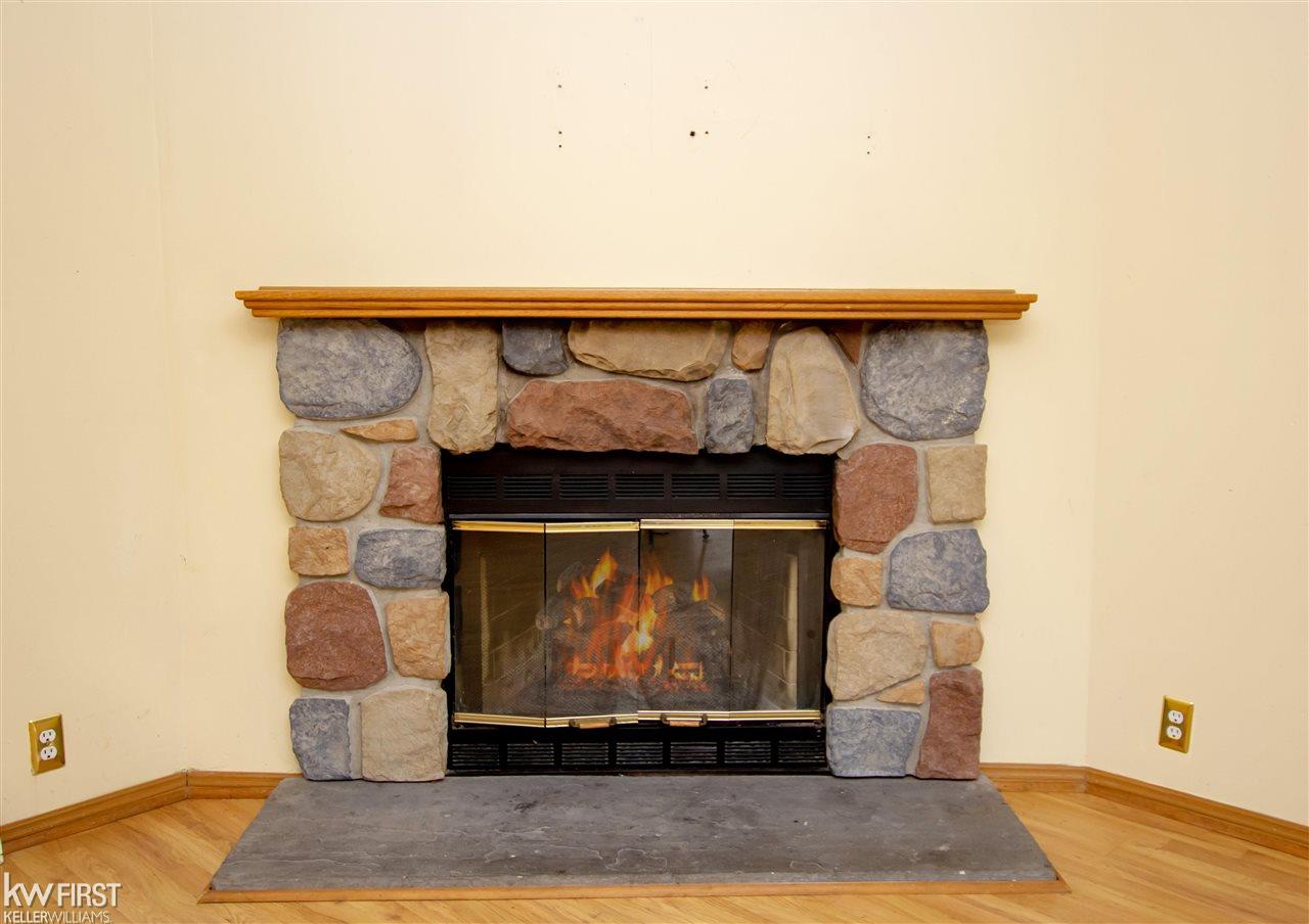 9416 East Richfield Road Davison, MI 48423 - Photo 7 of 25 50048079-6.JPG