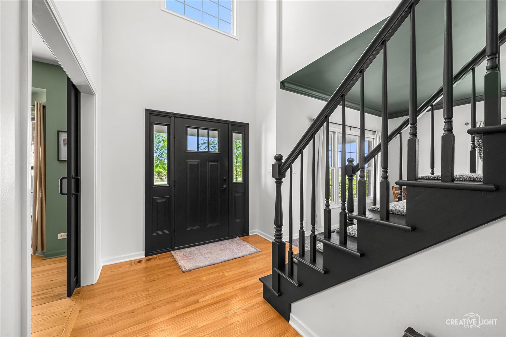 13495 Fennel Road Newark, IL 60541 - Photo 5 of 43 a view of a livingroom with furniture and stairs