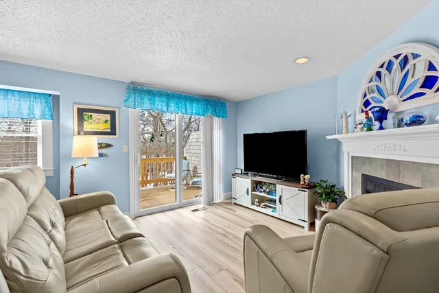 $459,900 | 4 Harbor Hill Drive, Unit 4, Bourne, MA 02532