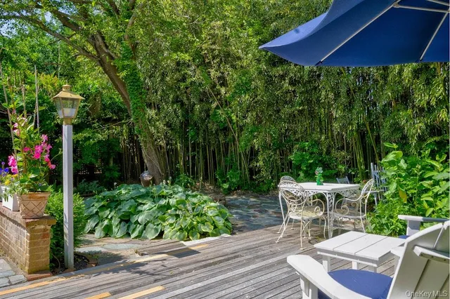 a view of an outdoor sitting area with furniture