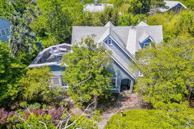 a view of a house with a yard and plants