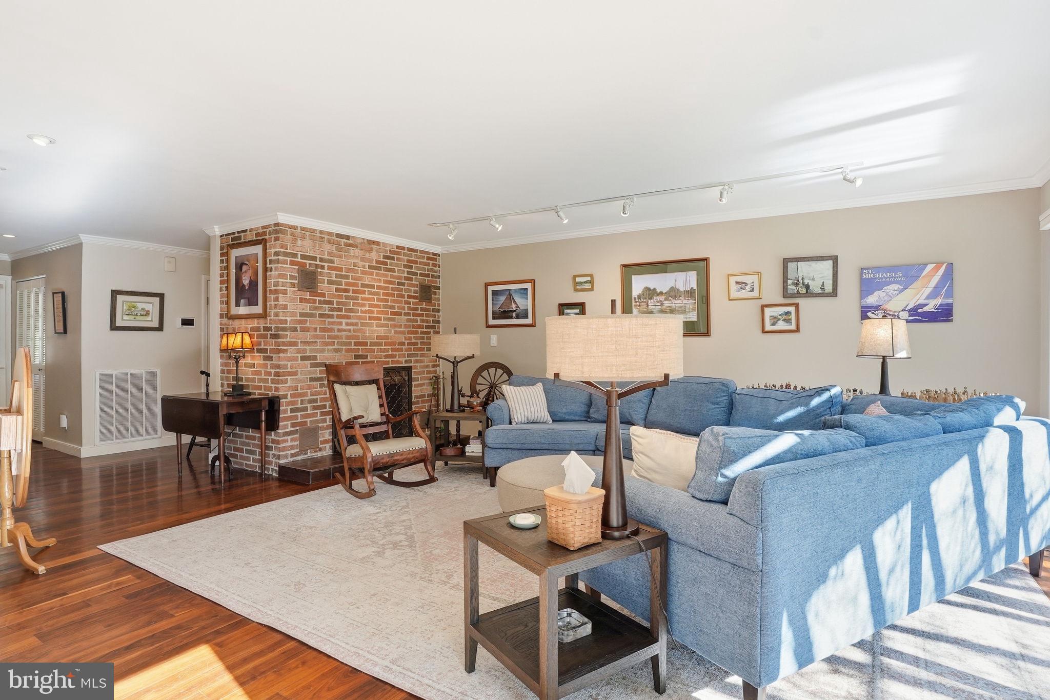 28540 Holden Road Easton, MD 21601 - Photo 12 of 55 Living Room
