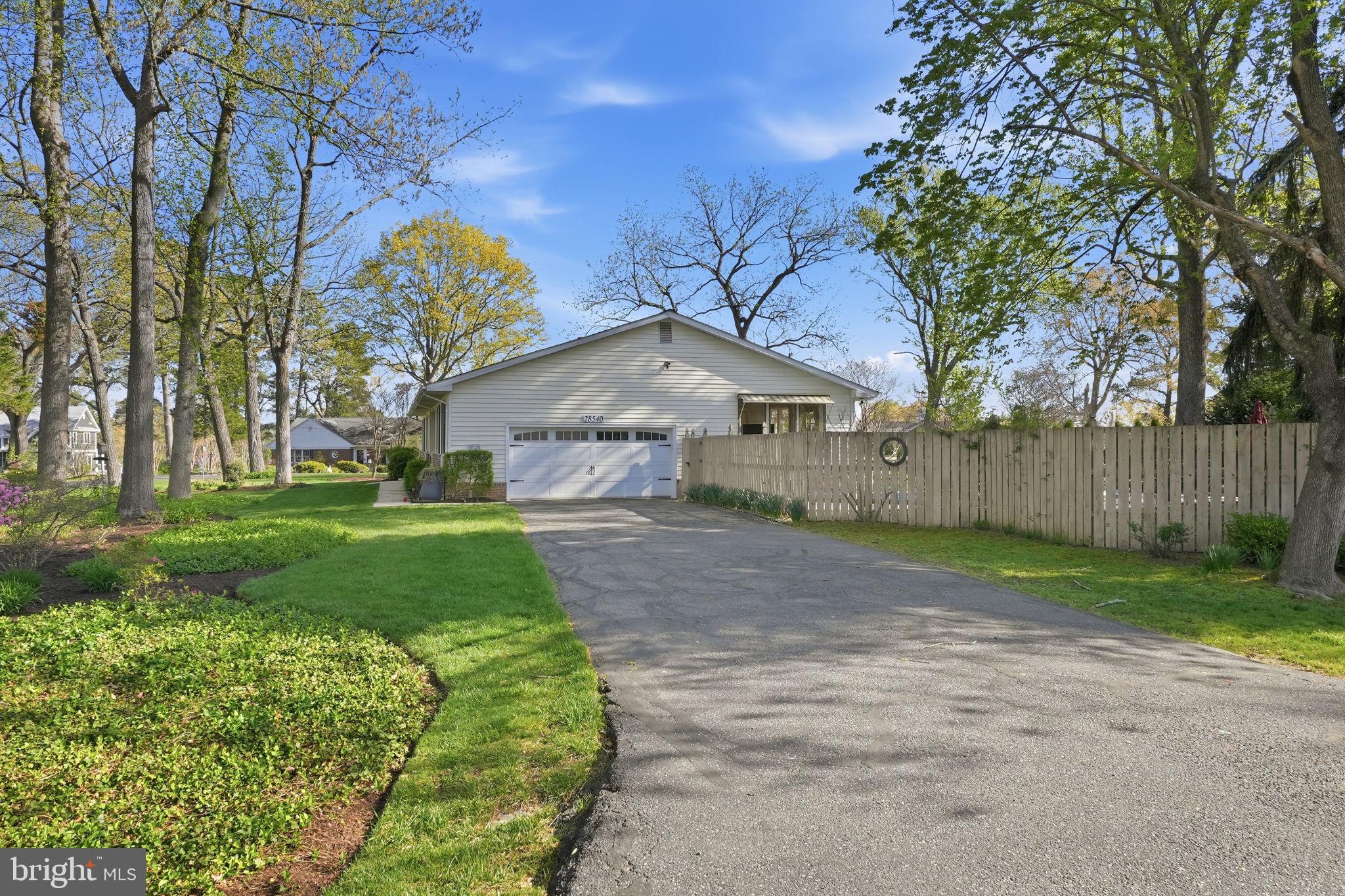28540 Holden Road Easton, MD 21601 - Photo 4 of 55 Extensive Driveway