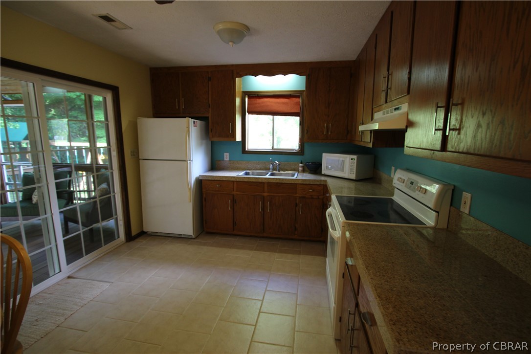 324 Sand Bank Road Port Haywood, VA 23138 - Photo 7 of 35