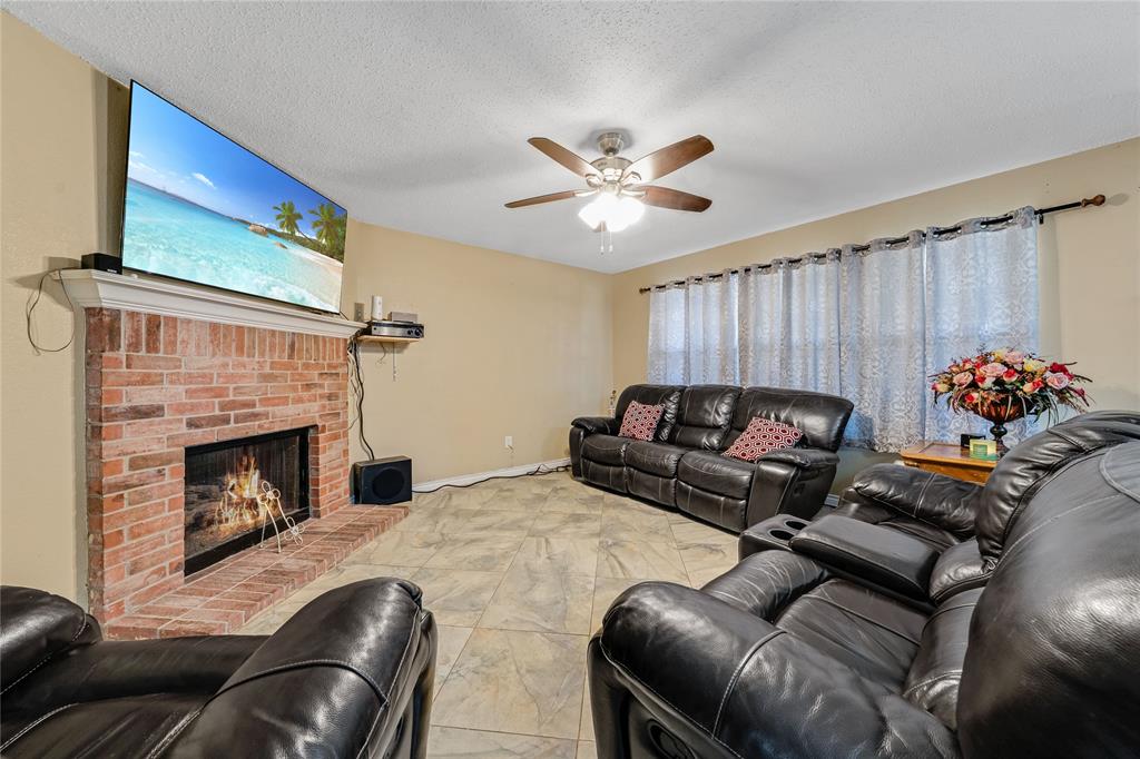 1032 Hampton Drive Forney, TX 75126 - Photo 7 of 32