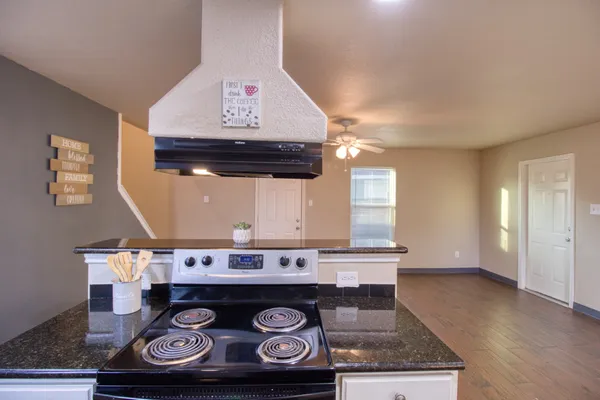 $2,000 | 1622 Dove Run, Brookshire, TX 77423