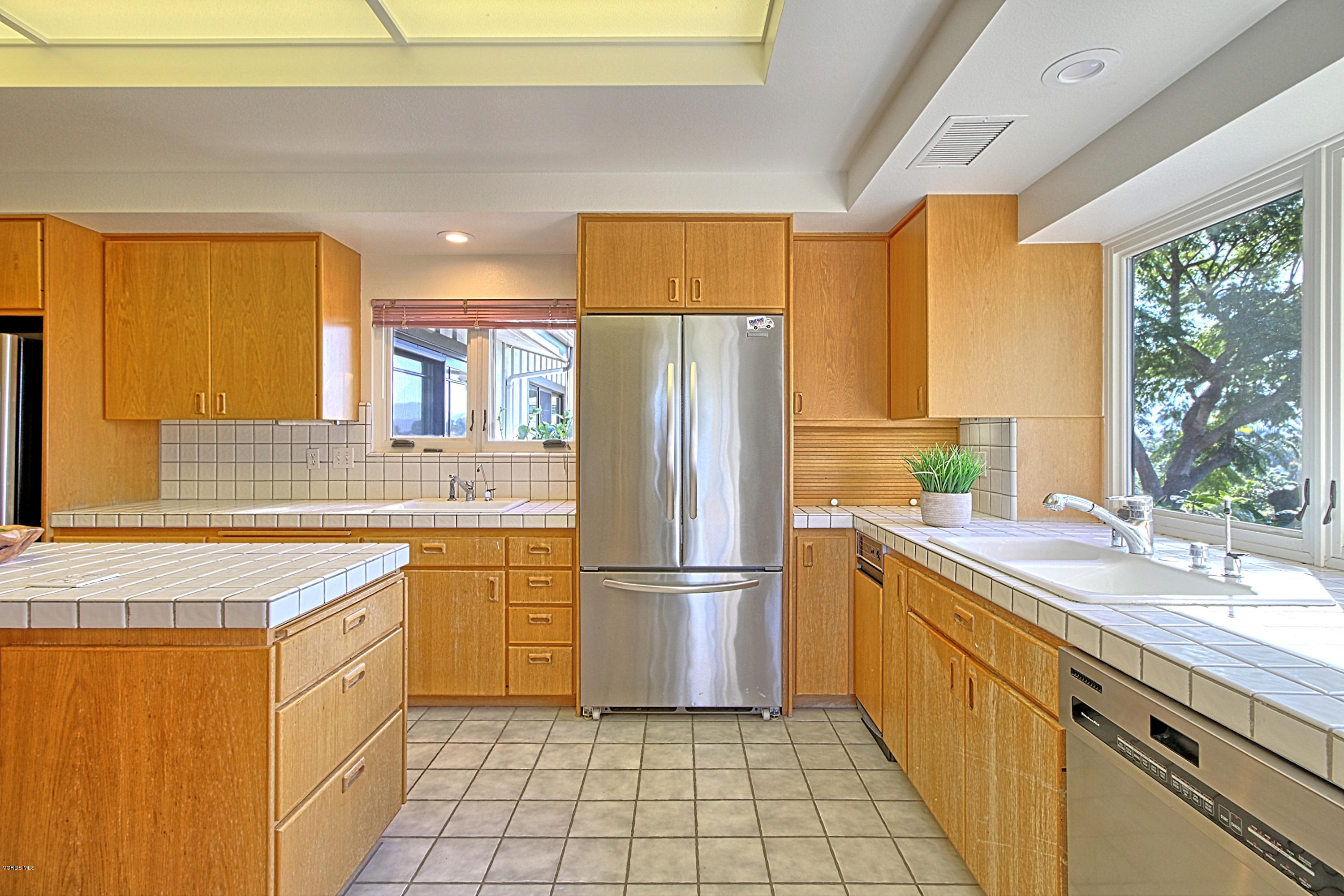 5940 Worth Way Camarillo, CA 93012 - Photo 17 of 67 0029_IMG_0088 (3)