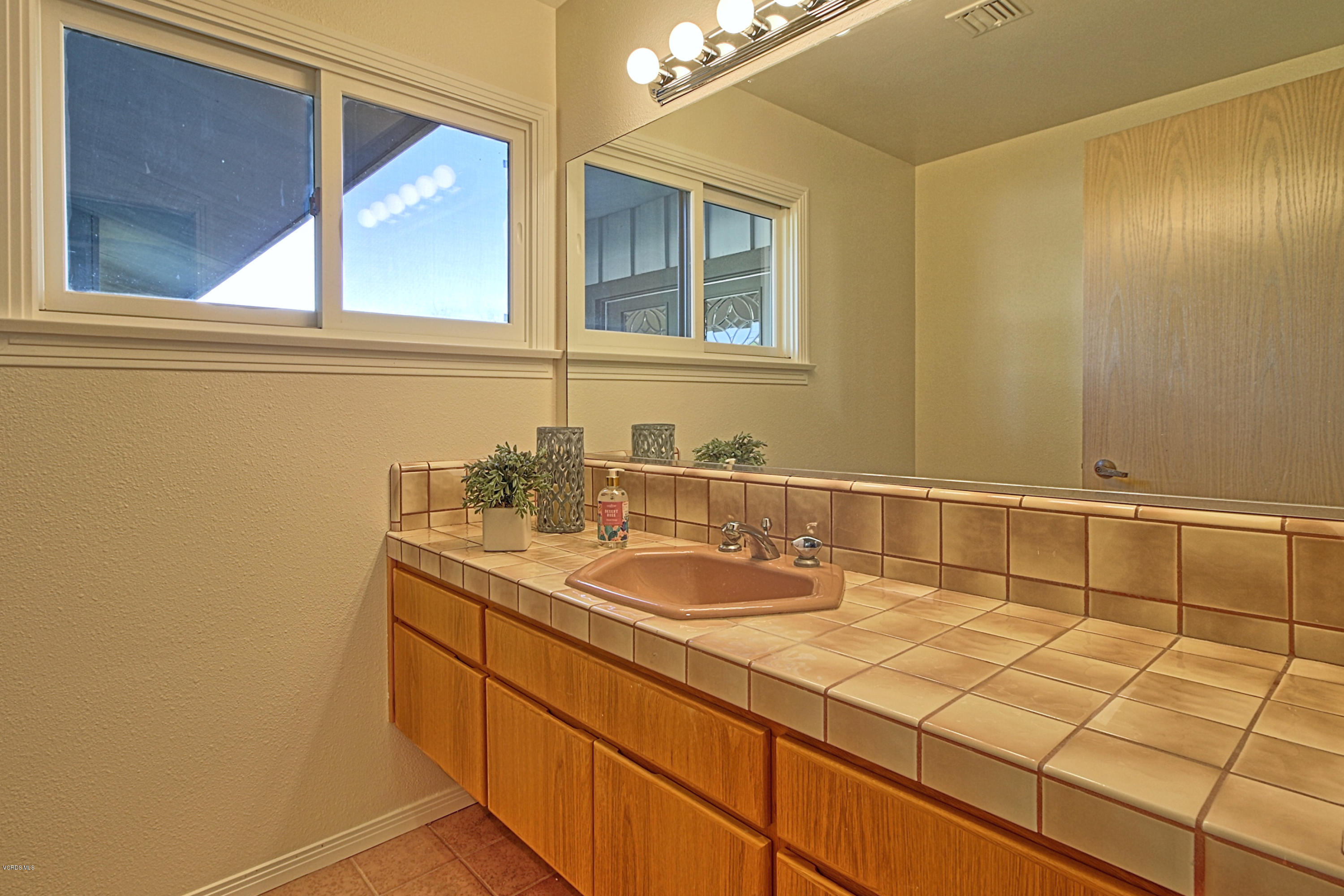 5940 Worth Way Camarillo, CA 93012 - Photo 37 of 67 0087_IMG_0262 (2)