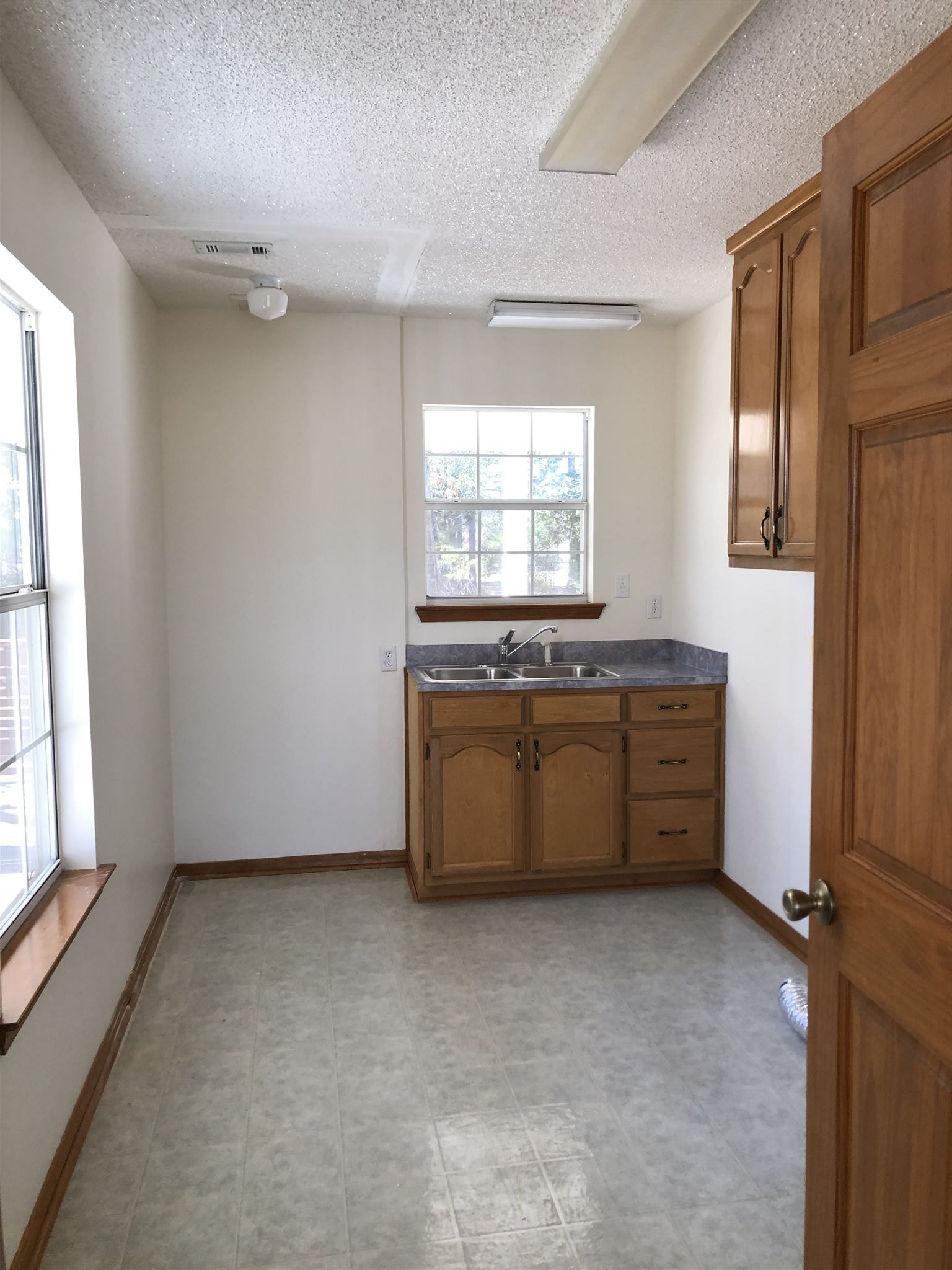 16677 Thompson Road Loxley, AL 36551 - Photo 27 of 31 Utility room -large