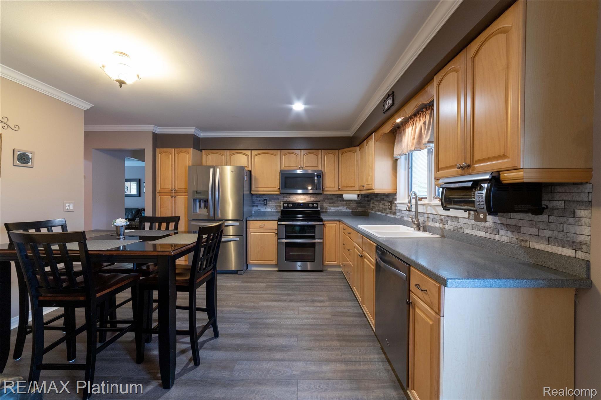 624 Buckingham Road Canton, MI 48188 - Photo 7 of 28 Solid Surface Countertops