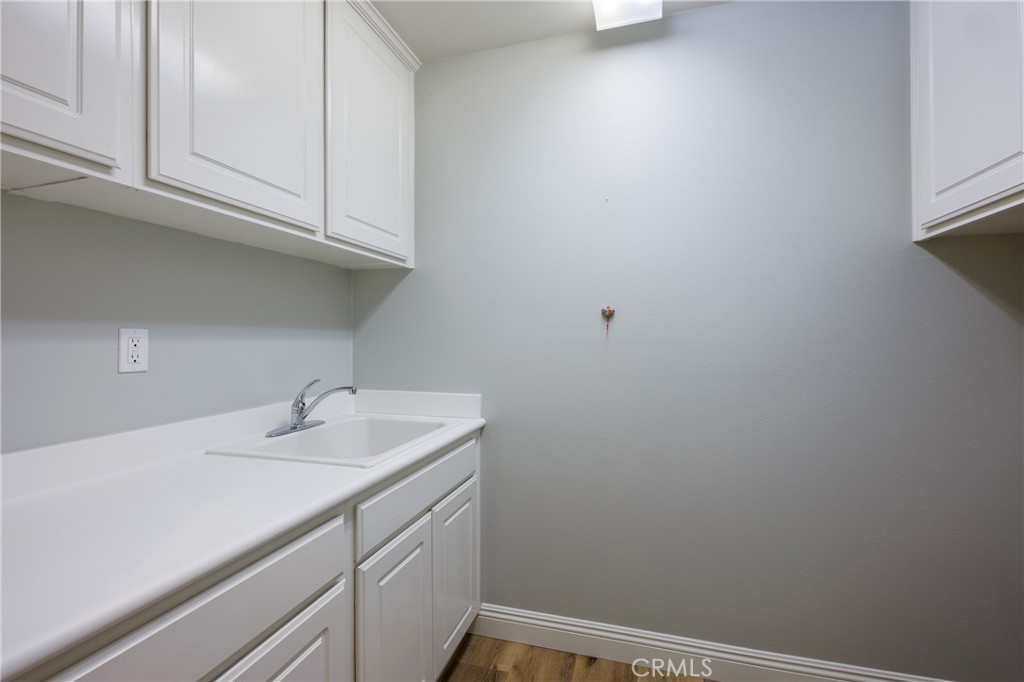 32056 Red Mountain Way Temecula, CA 92592 - Photo 20 of 28 a bathroom with a sink and cabinets